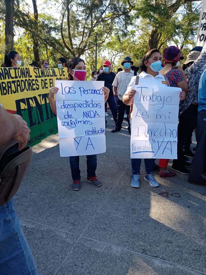 balam_acab's tweet photo. Trabajador@s, estudiantes y emplead@s se manifiestan en esta fecha histórica de la masacre de 1932 https://t.co/Ln5XOA6YSJ