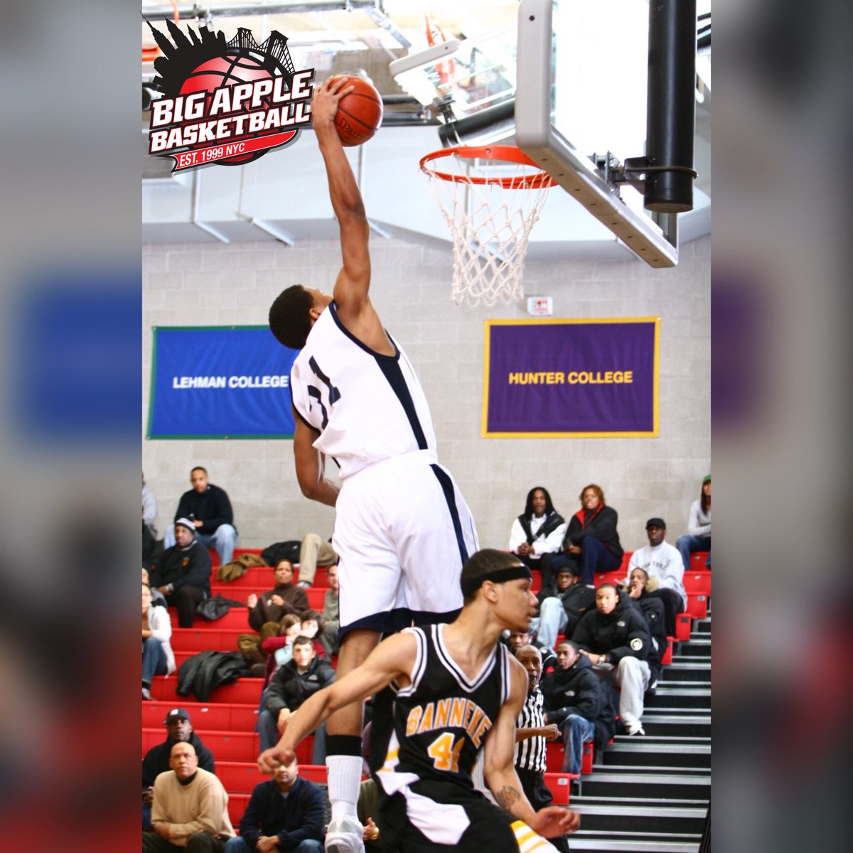 bigapplebball's tweet photo. In 2006 #TyroneNash led Lawrence Woodmere Academy in the Big Apple Basketball Invitational vs. #BenjaminBanneker (Brooklyn). Nash starred at @NDmbb & has been playing professionally overseas since 2011. #BABInvitational #FBF • Jan 16, 2006 https://t.co/o95sIZrvZL