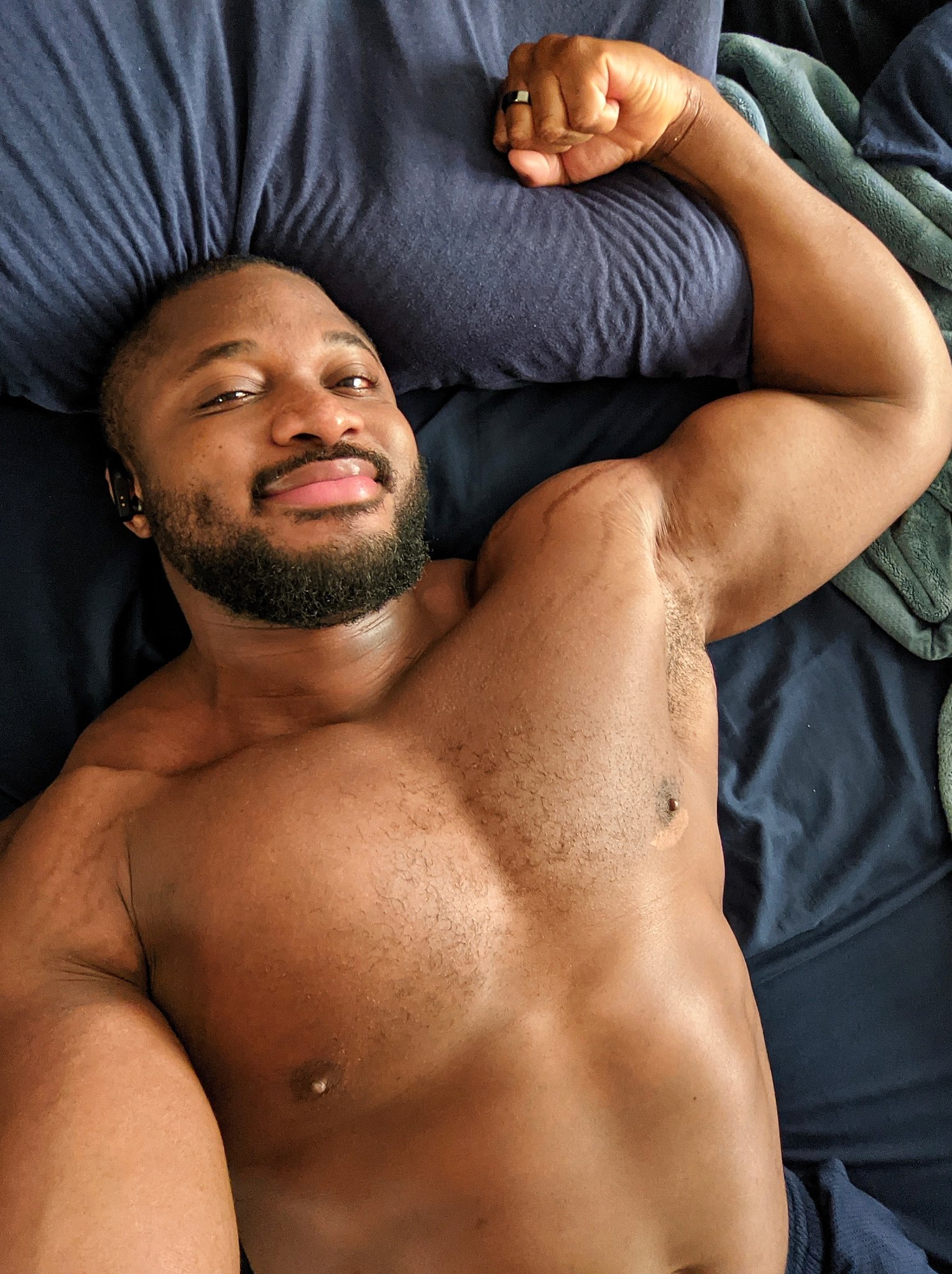 CocoaMuscle 💪🏿🐻 on X: Happy #flexfriday, from my happy place 😴💪🏿😜  t.coMe0BMCEz23  X