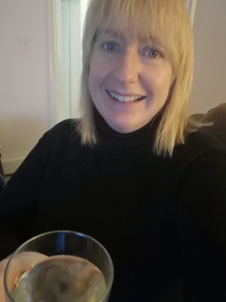 jorich21's tweet photo. Pinot is poured, who's joining me?
#notut #nomakeup #nofilters #justme
#lookedtiredbutdontcare
#friday https://t.co/D9ttdSlyUC
