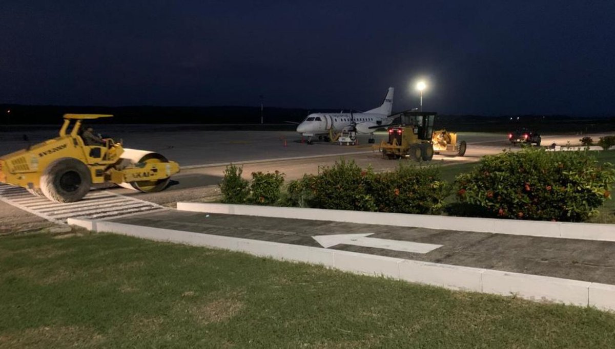 Gracias al apoyo del Cuerpo de Ingenieros y el Comando Aéreo del Norte de la Fuerza Aérea de Guatemala, se remozaron 4 mil 700 metros de calles perimetrales del Aeropuerto Mundo Maya en Flores. Lee más aquí 👉  noticiasciv.com/2021/01/18/man… <a href="/guatemala_dgac/">DGAC Guatemala</a>
