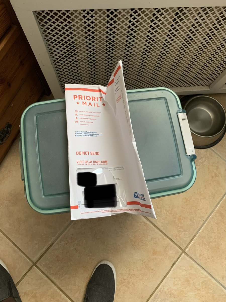 Madhacker24's tweet photo. @USPS @USPSHelp SERIOUSLY?!?! 
This is the second time I’ve received mail like this! I ordered via your website, and it was delivered by one of your carriers!!! It literally says “DO NOT BEND” on the front!” How does this happen?!?!?!😡😡 https://t.co/CpcOdLCPwN