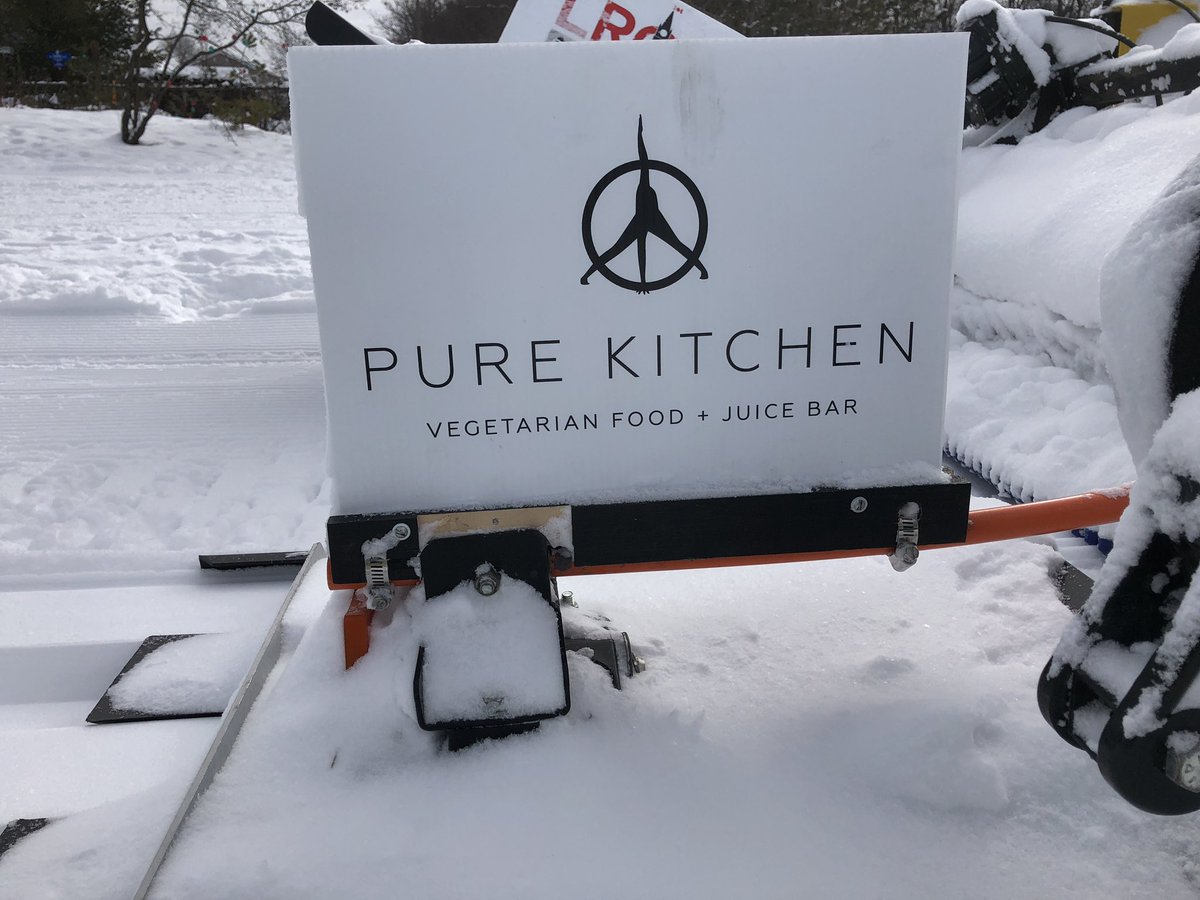 Grooming done for today.  Nice and wide to minimize crowding.  And it is lunch time.  Gosh, a hot bowl with a side order of cauliflower wings from <a href="/purekitchenott/">Pure Kitchen</a> would hit the spot right now!!  <a href="/westboroBIA/">Westboro Village</a> #supportlocal