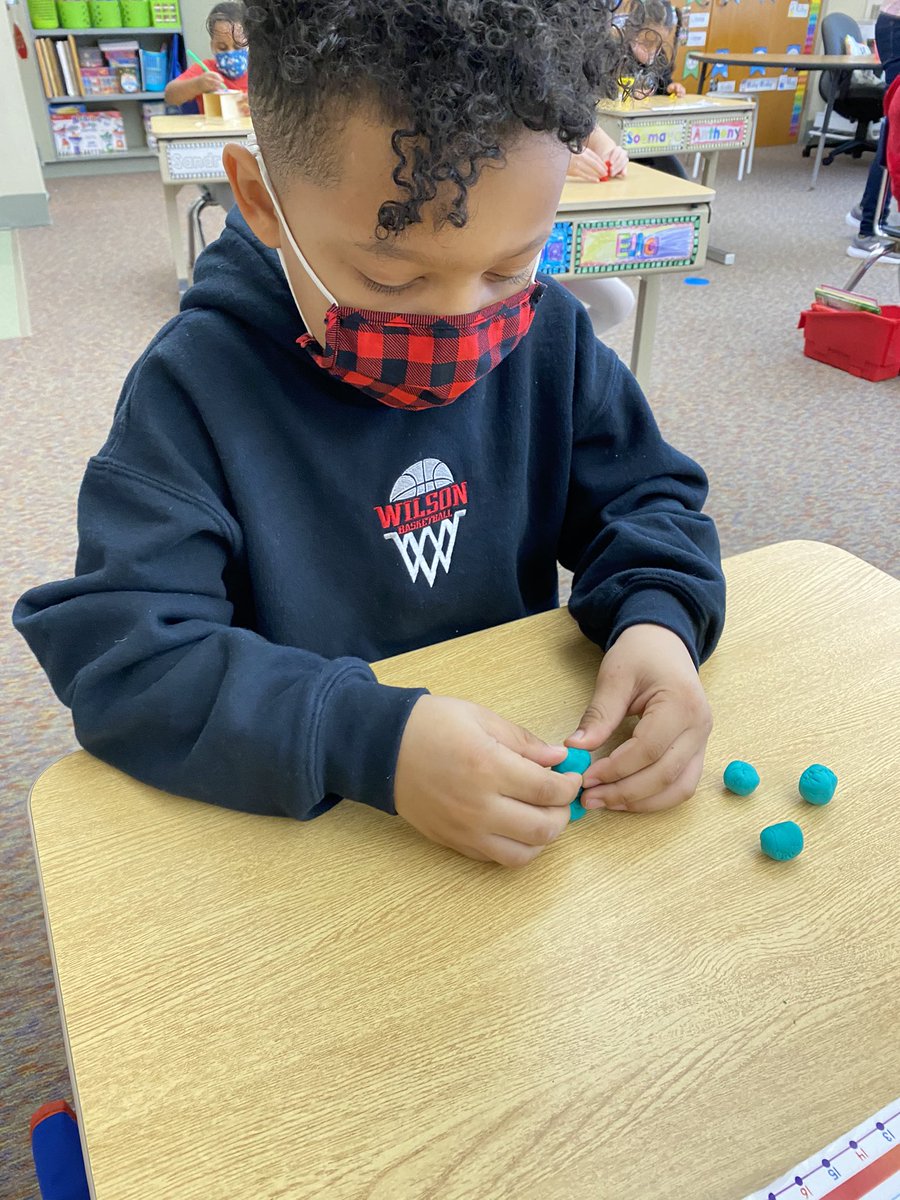 MadelineBohr's tweet photo. Kindergarten kiddos showing their math skills! They are learning all about weight using movement and play-doh! @kinder_kiddos1 #playinK @WilsonSchlDist #wilsonsd https://t.co/D68ifhvnnU