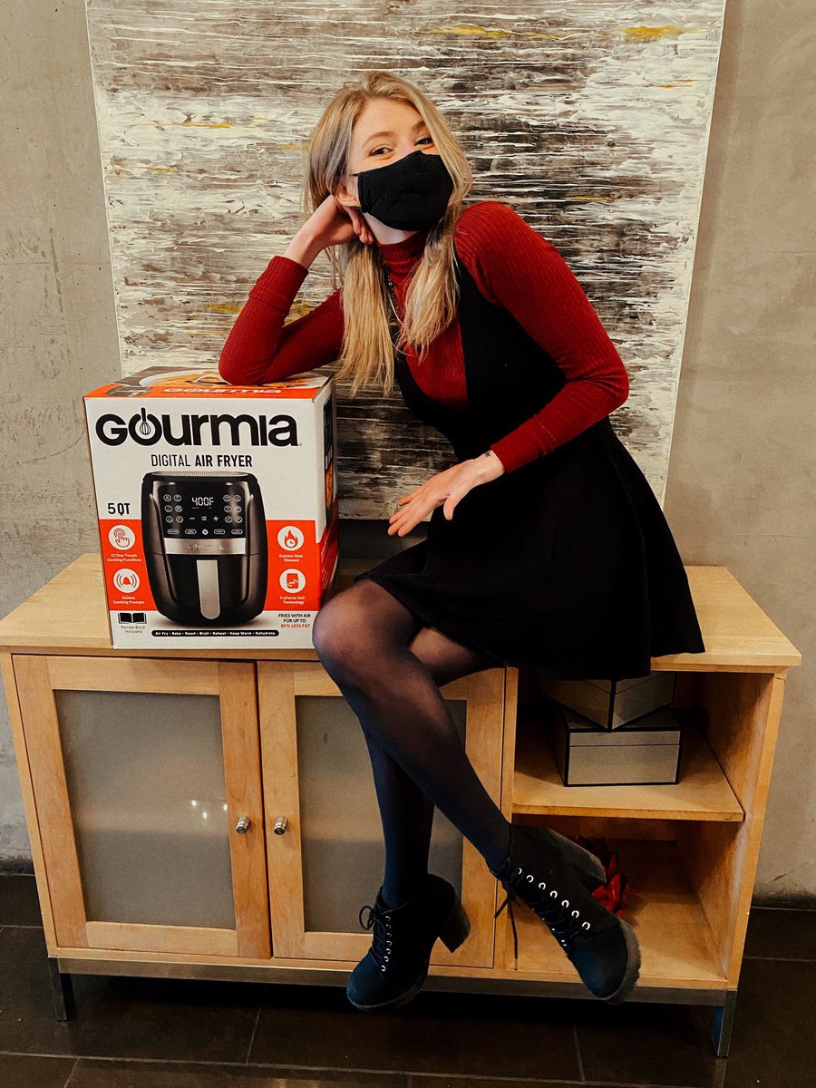 DenverVista's tweet photo. Want to win this air fryer?? Check out today’s post on our Instagram (@denvervista) to enter for a chance at this Gourmia 5-QT digital air fryer! We’ll be closing the post and picking a winner tomorrow morning! https://t.co/sSWnY2eVkS