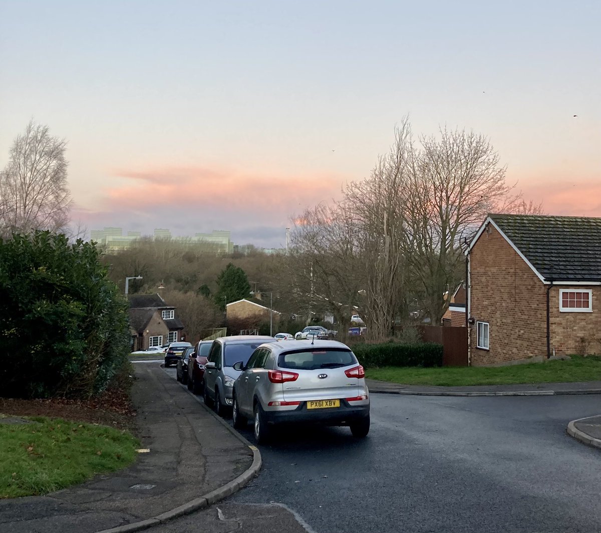 TheFashionRecy1's tweet photo. Yes, a belated #pic from yesterday morning on my way to work, approx 8am. Inspire of #StormChristoph we’re defo heading towards #spring 🌹🌸🌺🌷🌼🌿
#WorkingTradWife #coldbutsunny #glorioussky #januarymorning #beautifulskies https://t.co/ba4N4pj4cI