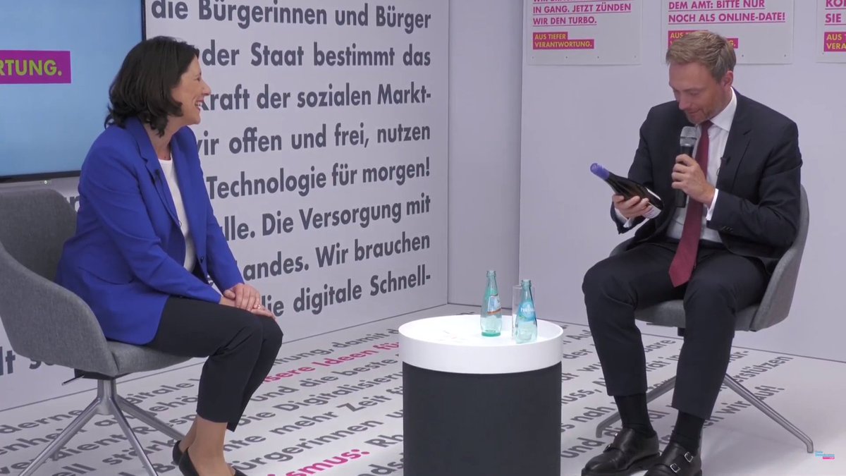 JuLisRLP's tweet photo. Wir hoffen es hat eucht gut gefallen! Wenn ihr nicht genug von unseren Inhalten kriegen könnt, findet ihr hier noch so einiges mehr: https://t.co/YyEBQhRdUb https://t.co/4k8KinBDIl
