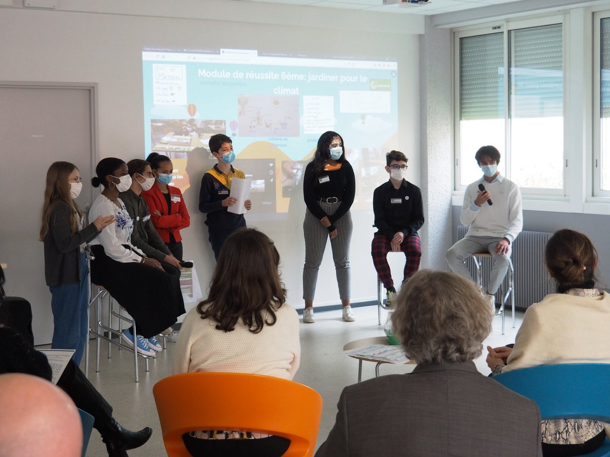 CollegeMendes's tweet photo. Ouverture de la #JFA2021 avec la Rectrice @BndicteRobert , la Consule Générale d'���🇪 @AllemagneDiplo, la doyenne de l'UFR Lettres et langues @UnivPoitiers , @PruvostAgnes  de l @ofaj_dfjw , la @DAREIC_Poitiers , la @dsden16 , @loiclafon et nos élèves 🙏vielen Dank ! 🇫🇷❤ 🇩🇪 https://t.co/CiEKL08hfl