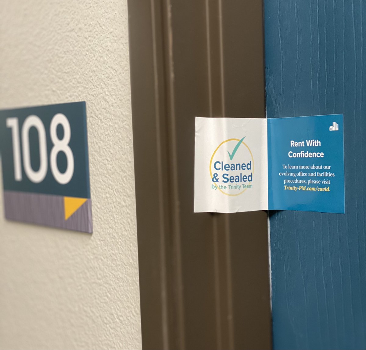 TrinityPmTweets's tweet image. You can always feel confident when you rent with us! 

We are proud to include an Official Trinity Cleaned &amp;amp; Sealed sticker whenever an apartment has been thoroughly cleaned, sanitized, &amp;amp; prepared for the arrival of its new residents: trinity-pm.com/covid. #TrinityStrong 🧹🏡