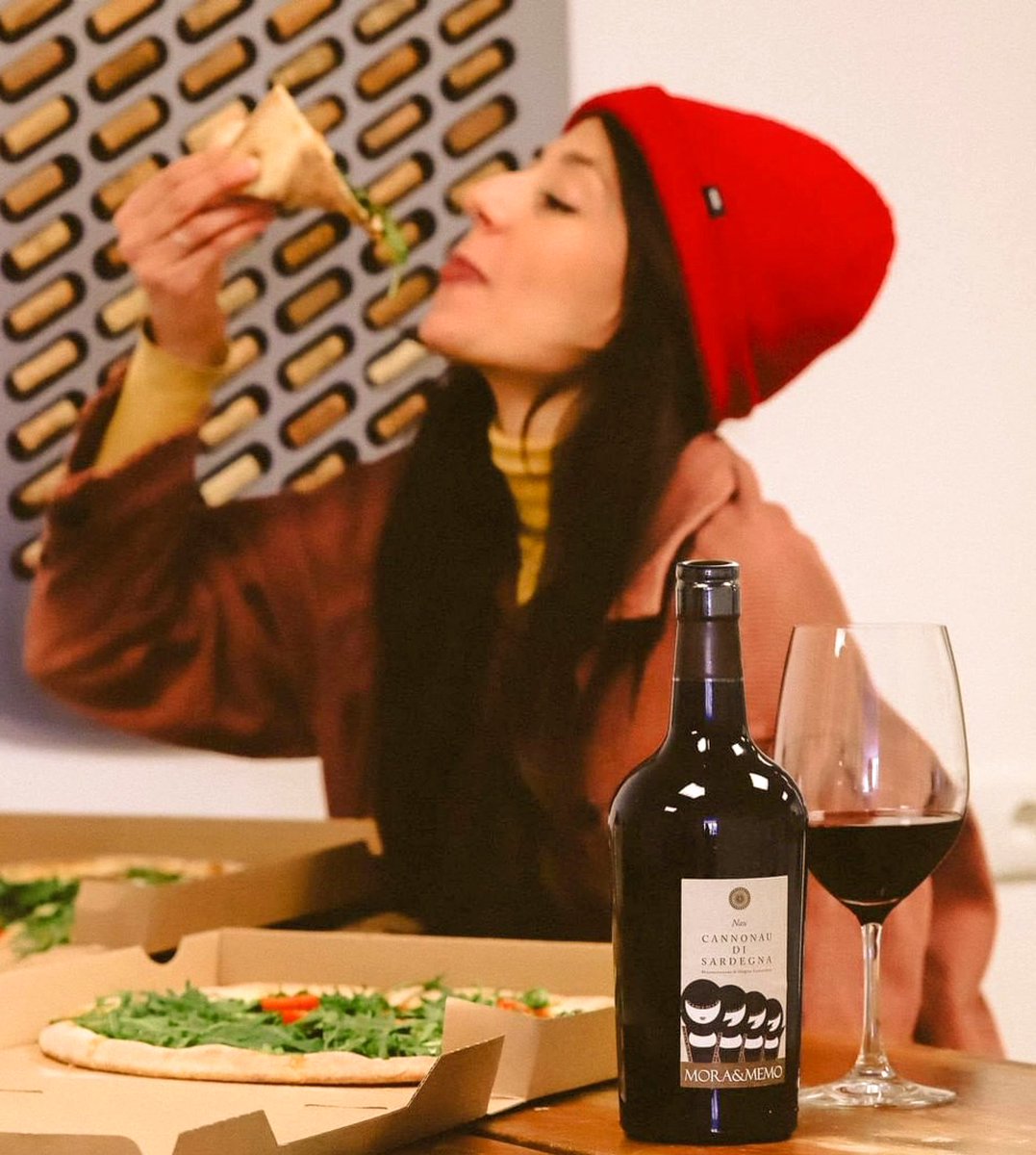 moraememo's tweet photo. It’s finally Friday! What about some Pizza and Nau? #MoraeMemo #Cannonau #Sardegna
Ph: @vipino_wein https://t.co/MQHZ54HIAm