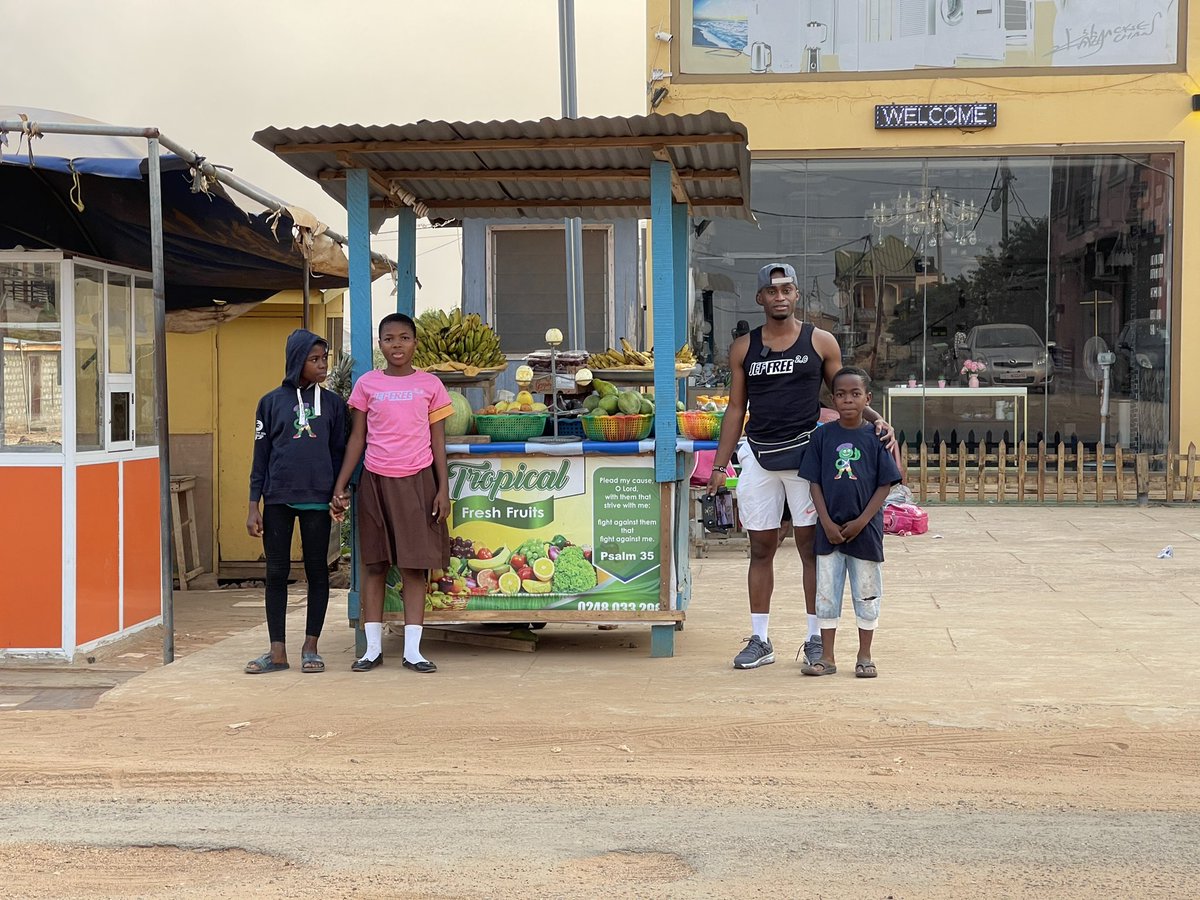 jeffree2point0's tweet photo. Welcome to my new neighbourhood. 
Yesterday I filmed an amazing story  of a 10 year old girl, who has been running her own business. thank you @KitAid for providing me with the donation.
The link to my channel is in my bio

.#Ghana #accra #tema https://t.co/PN0Ik8cvX4