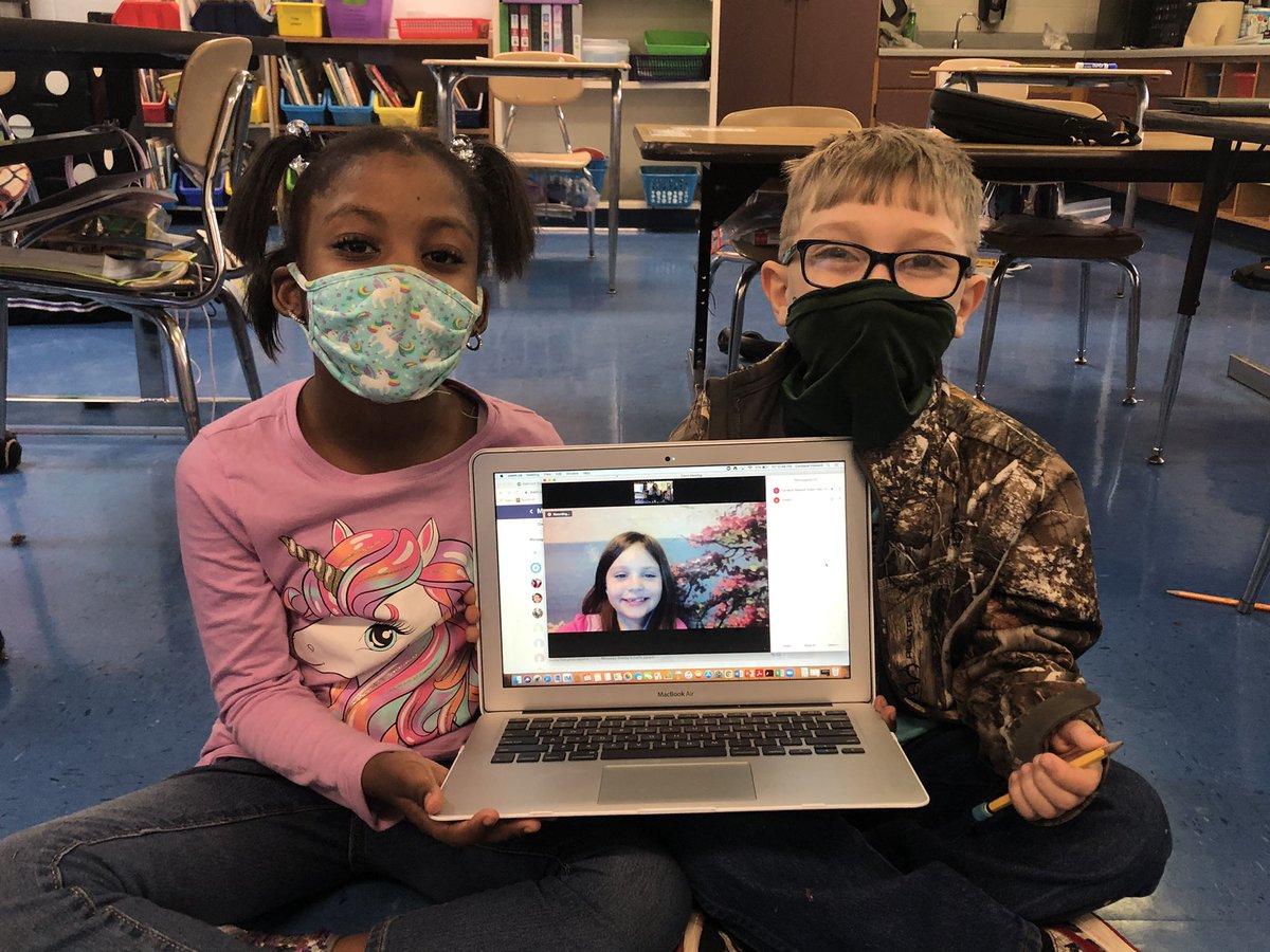 can_howard_'s tweet photo. Collaboration? They got it! Dedicated students? They are! Life long learners? In progress! Today we took our collaboration to a new level &amp; used ZOOM to be an active participant in our problem solving &amp; gallery walk! @Morgan_Green11 @stemleyroadelem @AudreyChatman4 @jannalstrick https://t.co/YtuWtlutNl