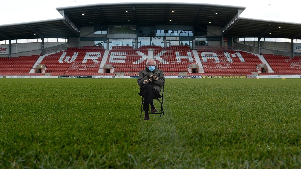 JonJolley's tweet photo. More famous faces wating for the @Wrexham_AFC takeover to be finalized. 
@VancityReynolds @RMcElhenney https://t.co/sDZ0MlmunJ