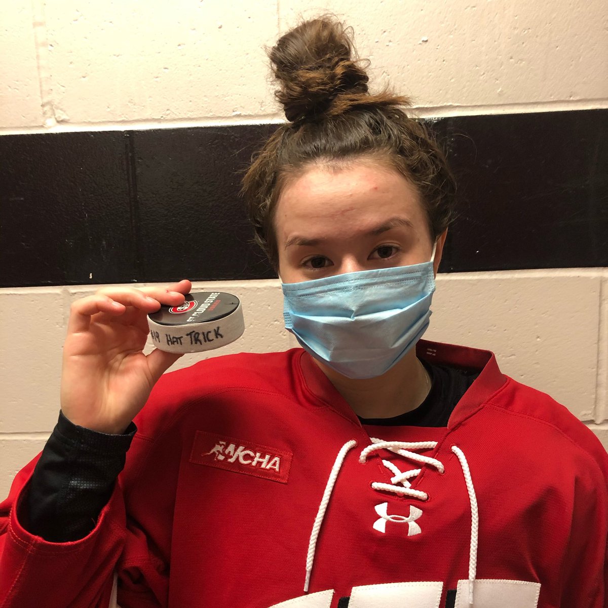 BadgerWHockey's tweet photo. Lots of milestones tonight!

▪️ Hat trick for Daryl Watts (second collegiate hat trick)
▪️ Hat trick for @BrettePettet (second collegiate hat trick)
▪️ 50th career assist for @gracebowlby_ 

#Badgers || #OnWisconsin https://t.co/1cdbEJB3vz