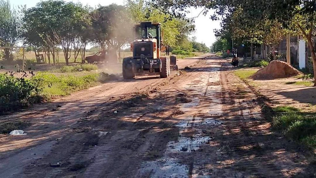 SsPublicosLR's tweet photo. ✔Finalizamos con el operativo en la avenida Ortiz de Ocampo y en la Comisaria octava.
✔Luego empezamos nuestras tareas en la avenida Esteban de Gaetano y los boulevares del barrio Carlos Onetto donde se procedió a la limpieza de los canteros principales. https://t.co/wnXZaD2hxT
