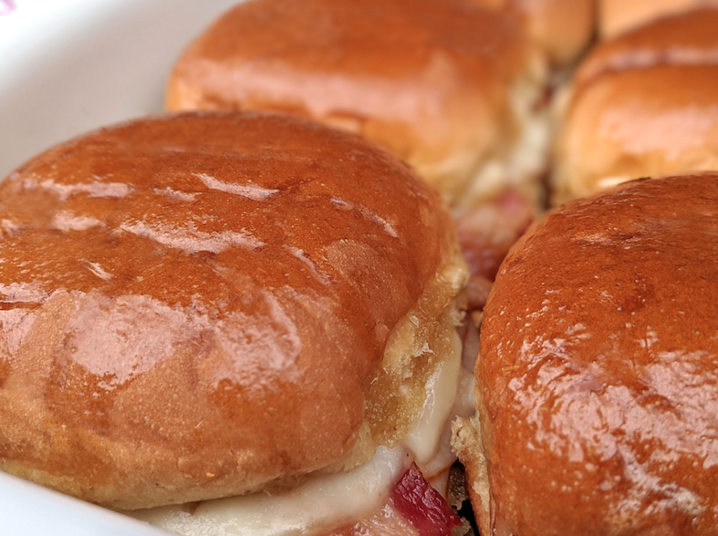 klostermanbread's tweet photo. It’s #NationalSouthernFoodDay, and to celebrate we’re sharing one of our favorite recipes from the #KlostermanBread kitchen: Kentucky Hot Browns! #recipes https://t.co/rA0GsjswGG