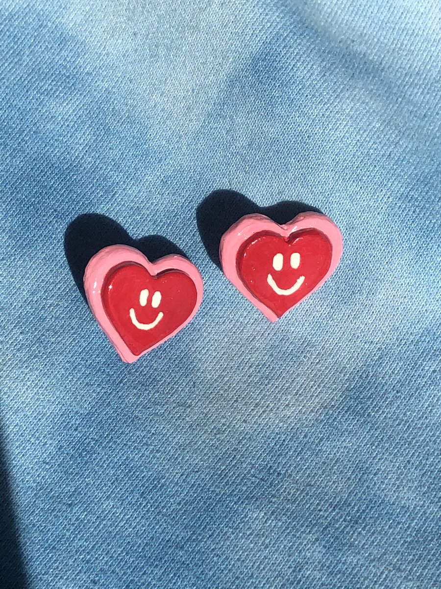 imaniceboi's tweet photo. My new Valentine’s Day earrings! Shop Cottage Electric on Etsy (link in bio) 

RT for a virtual kiss 💋💋💋 https://t.co/6CWDzSN5Yx