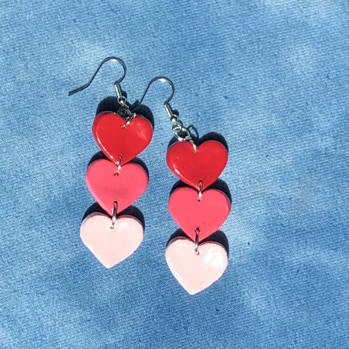 imaniceboi's tweet photo. My new Valentine’s Day earrings! Shop Cottage Electric on Etsy (link in bio) 

RT for a virtual kiss 💋💋💋 https://t.co/6CWDzSN5Yx