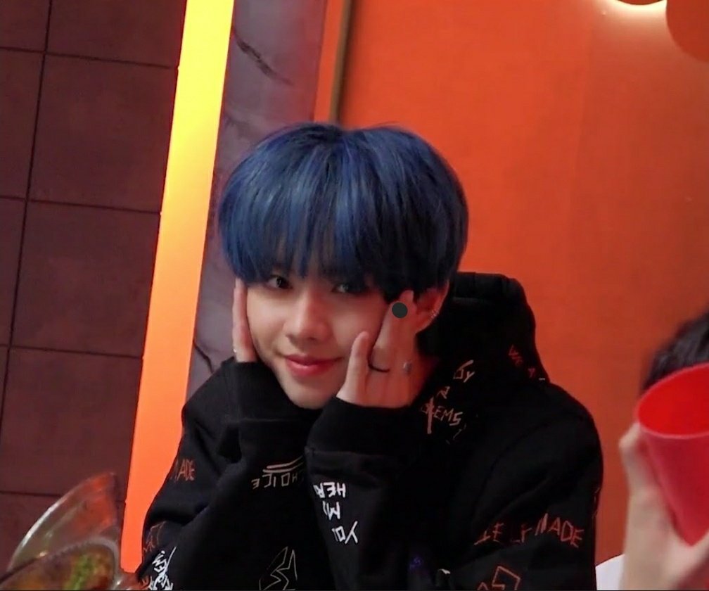 mcndparadise's tweet photo. @McndOfficial_ w - I.N. on top eh woah oh maknae on top yeah eh woah oh https://t.co/a7WHfQgtmY