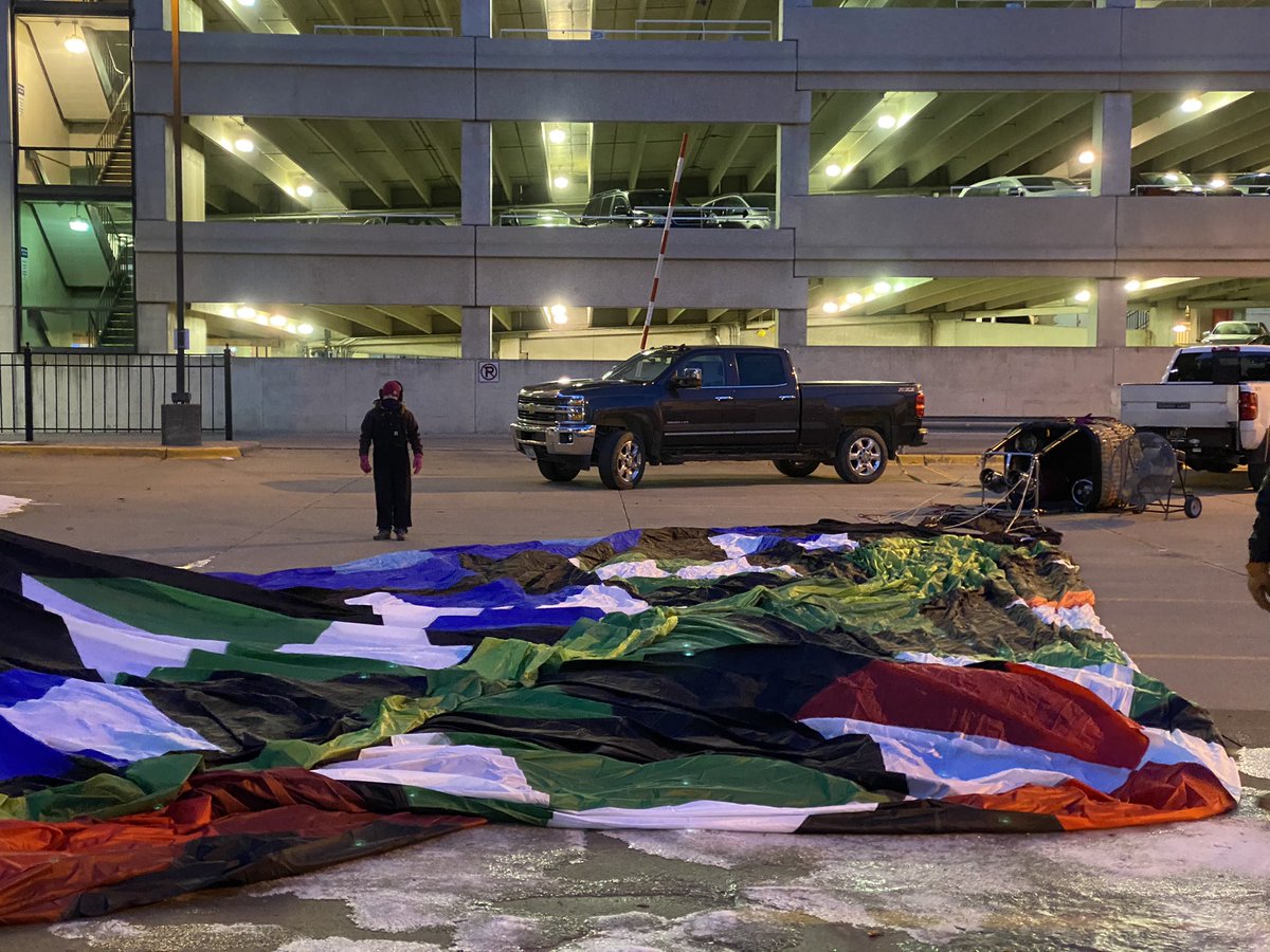 The hot air balloons are being prepared to glow from 6-7:30 in #downtownDSM! Check them out and get some takeout at a #DSMlocal restaurant.