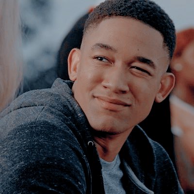 belltavia_'s tweet photo. the best boy deserves better! https://t.co/ffsu00gNHt