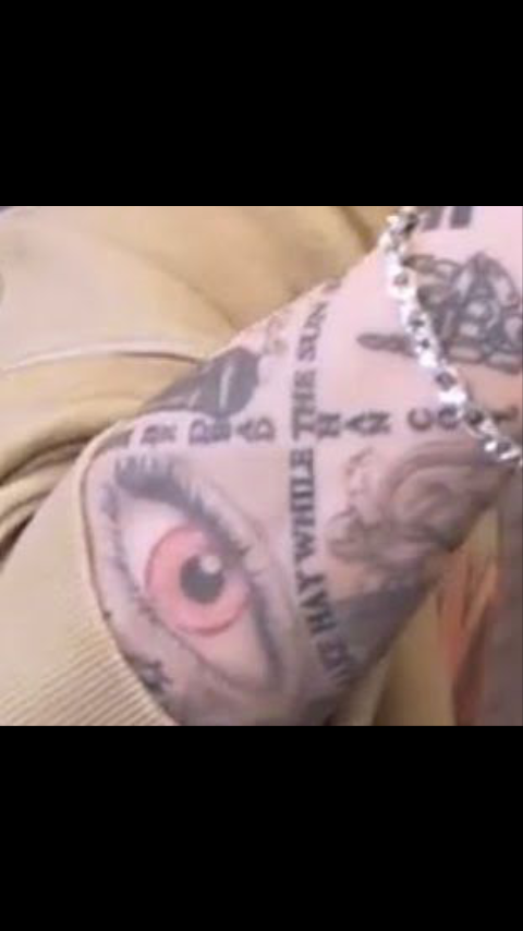 AnyGay8's tweet photo. Jungkook tatoos is creepy

Them.          Vs.        Now https://t.co/jC3csJZ36T