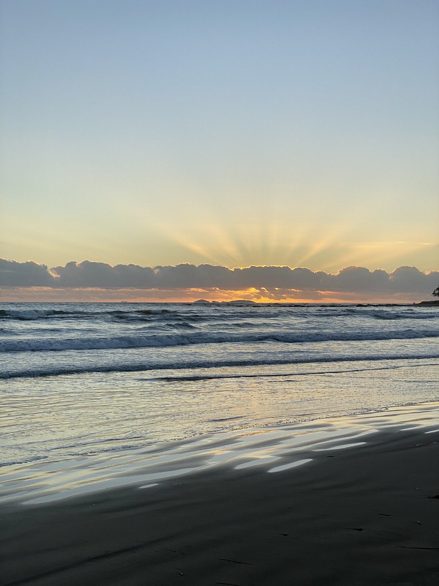 NewyBeachBum's tweet image. Saturday sunrise. Happy weekend you lot. #Wooli #FuckYeah #Sunrise