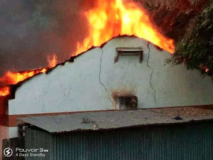 NicodemusMutav1's tweet photo. A dormitory burning this evening in Makueni county, Kaiti constituency,Ilima ward.Causes of fire not yet identified https://t.co/4V7id5qFjo