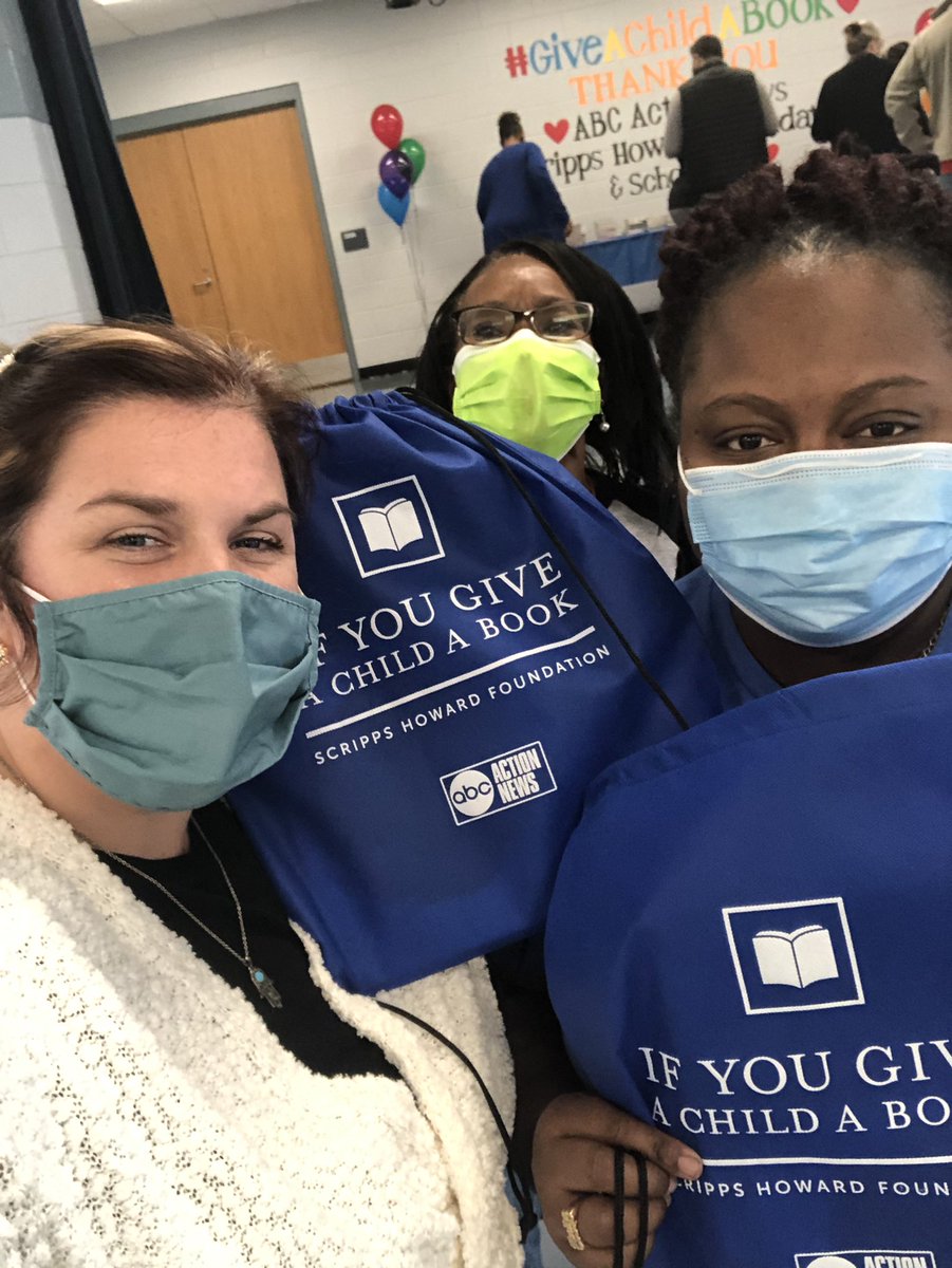 Day made! Thanks so much @abcactionnews <a href="/ScrippsHowardFd/">Scripps Howard Fund and Scripps Howard Foundation</a> <a href="/Scholastic/">Scholastic</a> for coming to <a href="/oakparklions/">Oak Park ES</a>  and giving the students and staff some amazing books! Just in time for literacy week! #GiveAChildABook