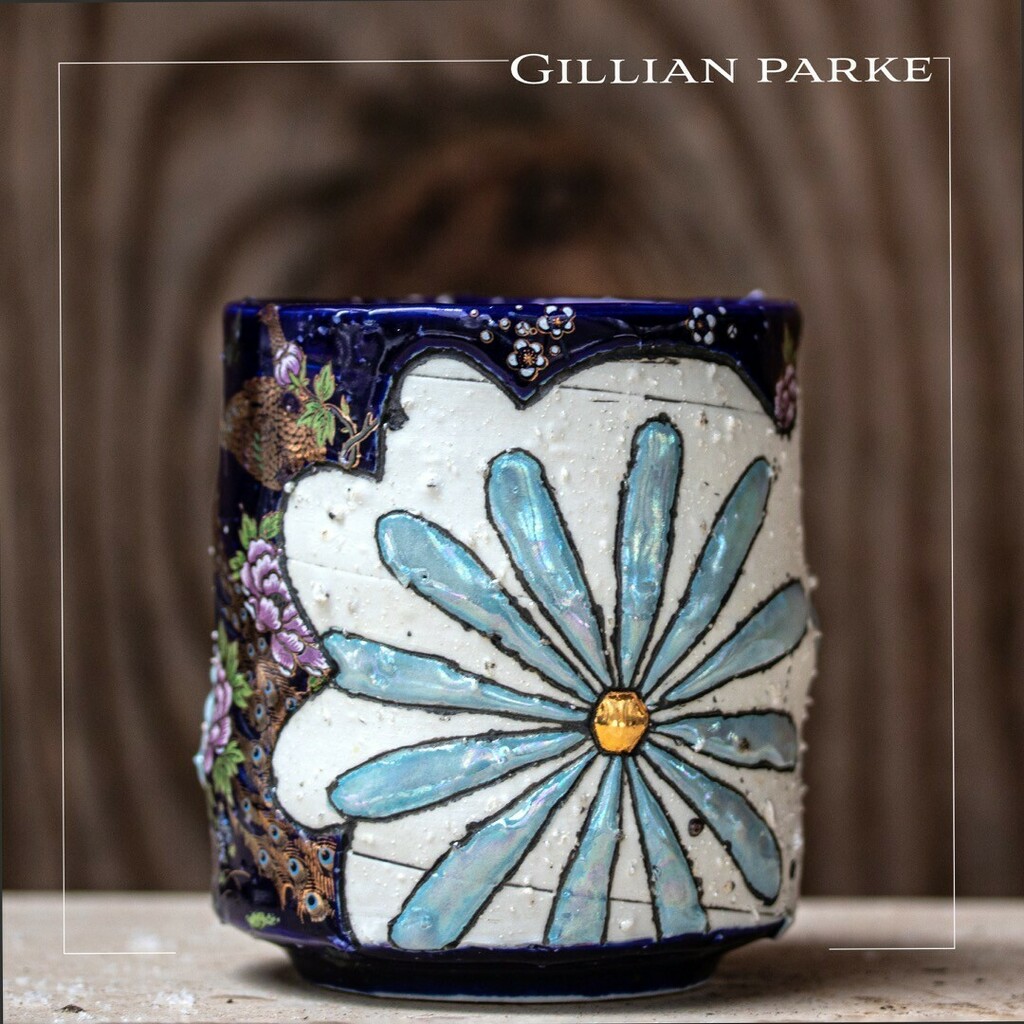 InTandemGallery's tweet photo. Gillian's work involved many different firing, every glaze and every decal she uses require special treatment. The results are unique and beautiful.

@gillian_parke #decalonpottery #intandemgallery #blumugs #pottery #ceramic #ceramicgallery #ilovepottery #bestceramicartists … https://t.co/hTOtG9mNvO