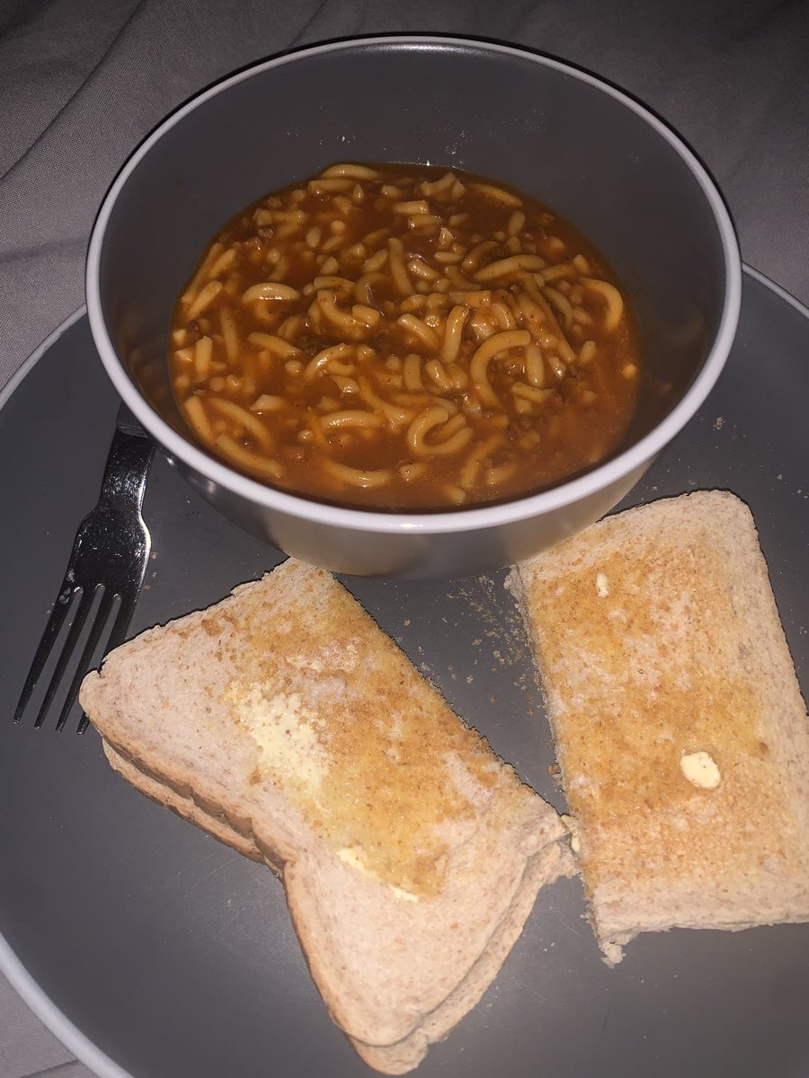 Your chance to vote. Who did it better? Which do you prefer?  @mowermanjimmy's Curry extravaganza or  @OliverDurham10's hearty Tinned Bolognese and toast.West Brom v Leeds.... (Vote in next tweet)..