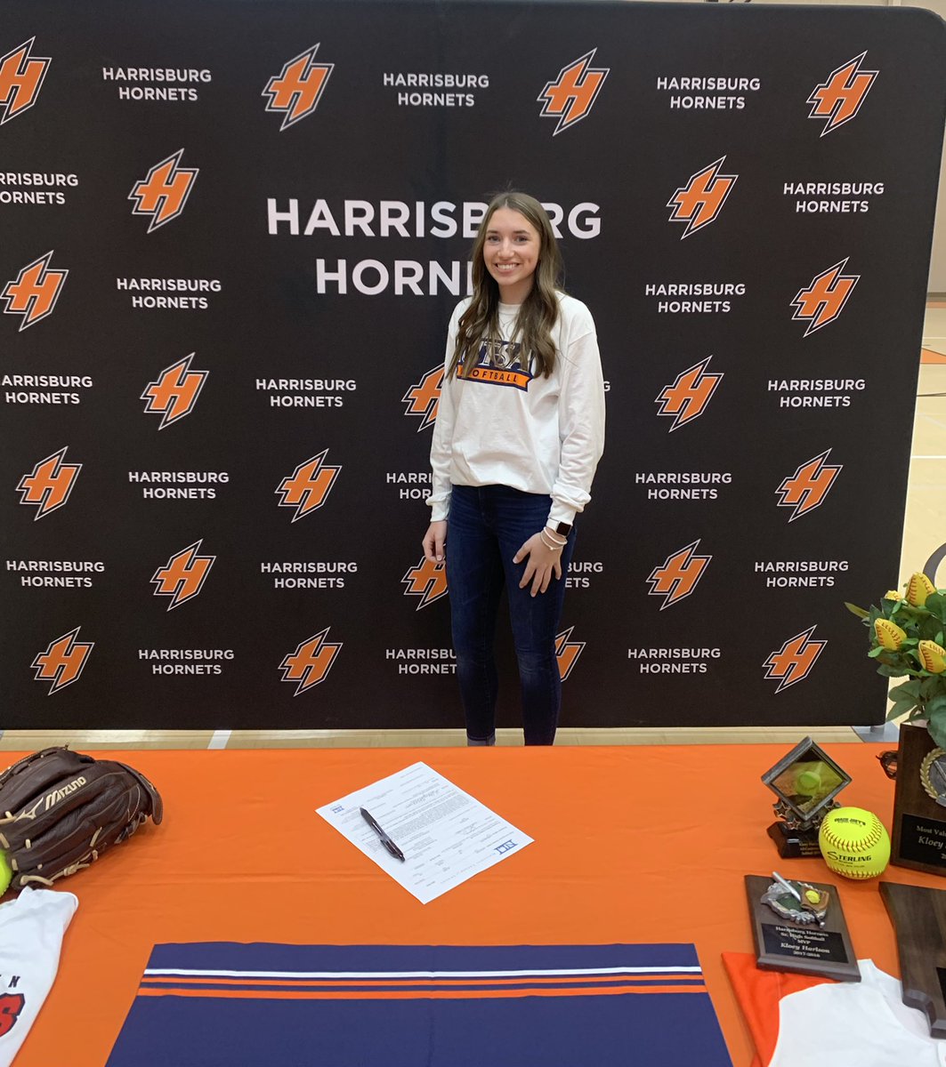 HarrisburgAD1's tweet photo. Congrats to Kloey Harlson on signing her NLI for UTSA softball. Go Roadrunners! https://t.co/TUkxTB8RI9