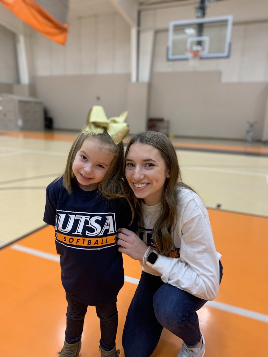 Congrats to Kloey Harlson on signing her NLI for UTSA softball. Go Roadrunners!