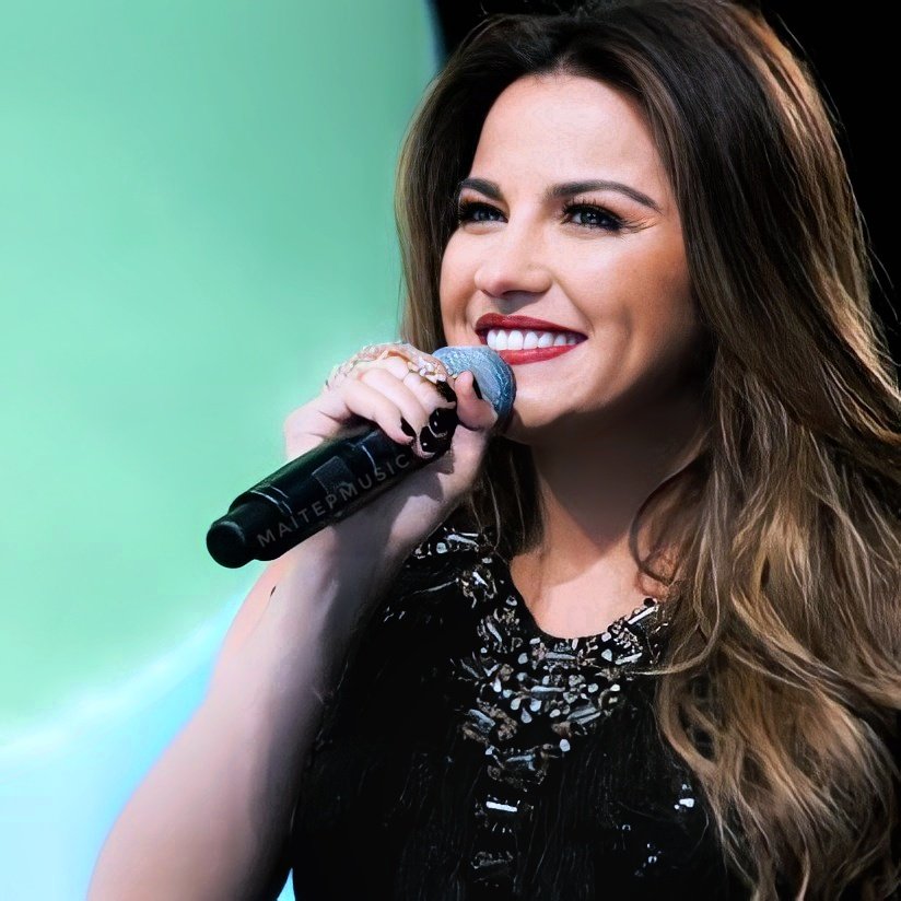 MaitePMusic's tweet photo. 🎤🖤 @maiteperroni y aunque vengas de rodillas a decirme que todo cambió 🎶
https://t.co/pa1SU4t1A4 https://t.co/x2Lwx3dEki
