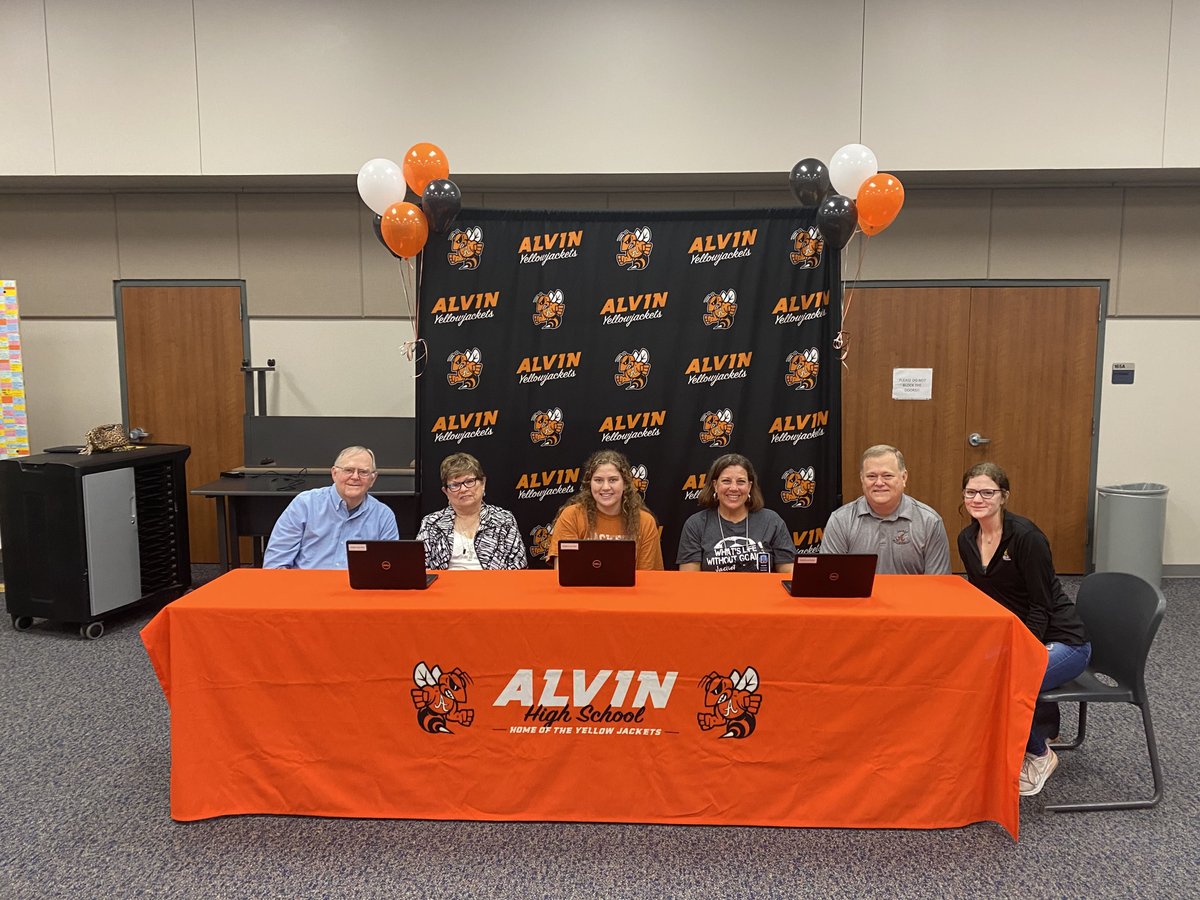 AlvinHSJackets's tweet photo. Super proud of Hanna Webster. She will be featured on Fox 26 Making the Grade Monday. Hanna is a great example of Jacket Pride Never Dies. https://t.co/yUNPD0cyj8