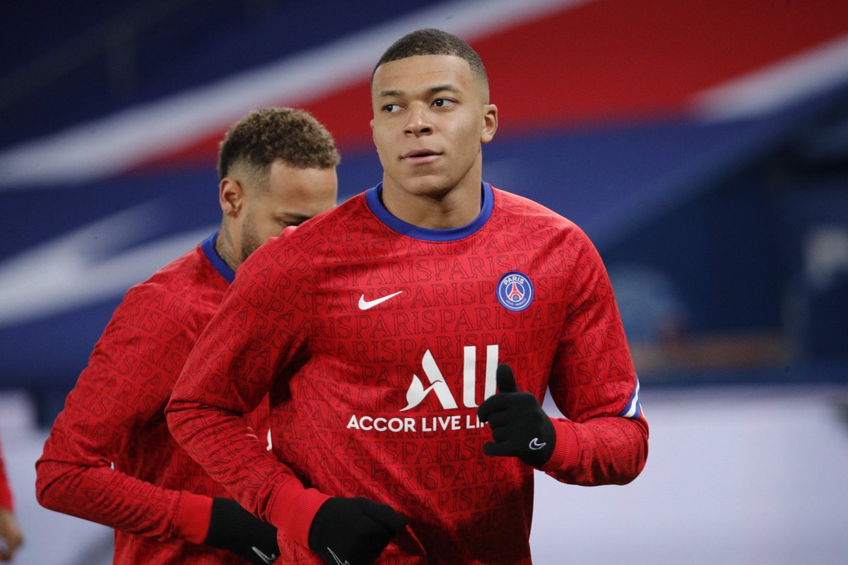 PSG_English's tweet photo. 🏃‍♂️ Warm up in progress! 💪 

#PSGMHSC https://t.co/1cBLYEv2T4
