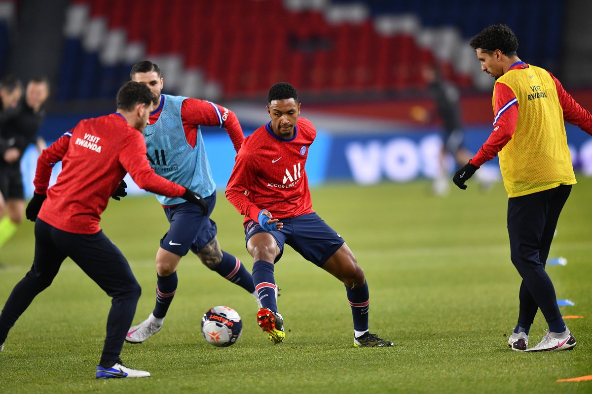 PSG_English's tweet photo. 🏃‍♂️ Warm up in progress! 💪 

#PSGMHSC https://t.co/1cBLYEv2T4