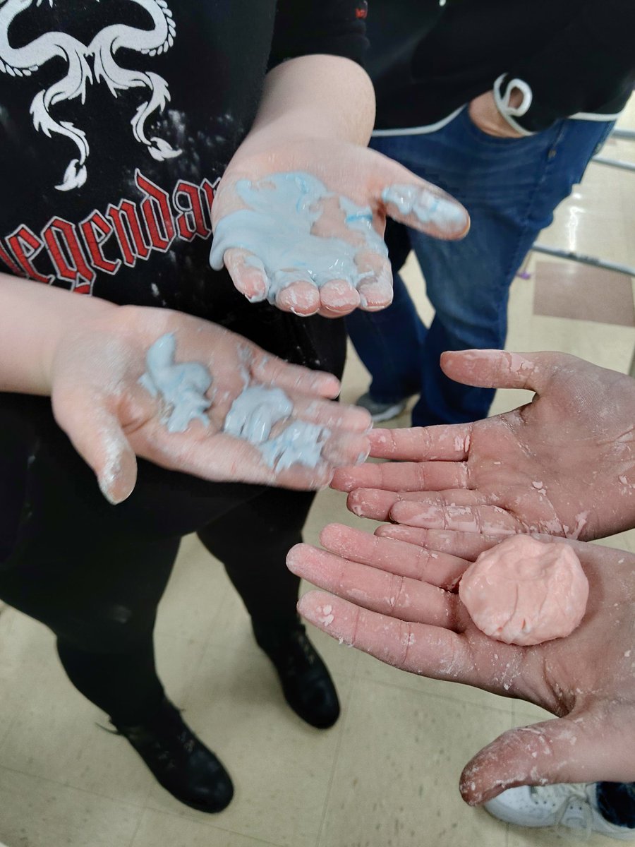 AskanderNPHS's tweet image. Exploring states of matter with Non-Newtonian fluids (oobleck) in Integrated Chemistry. @SouthernHancock @VoelzJames #newpalproud #createextraordinary #nphssciencerocks