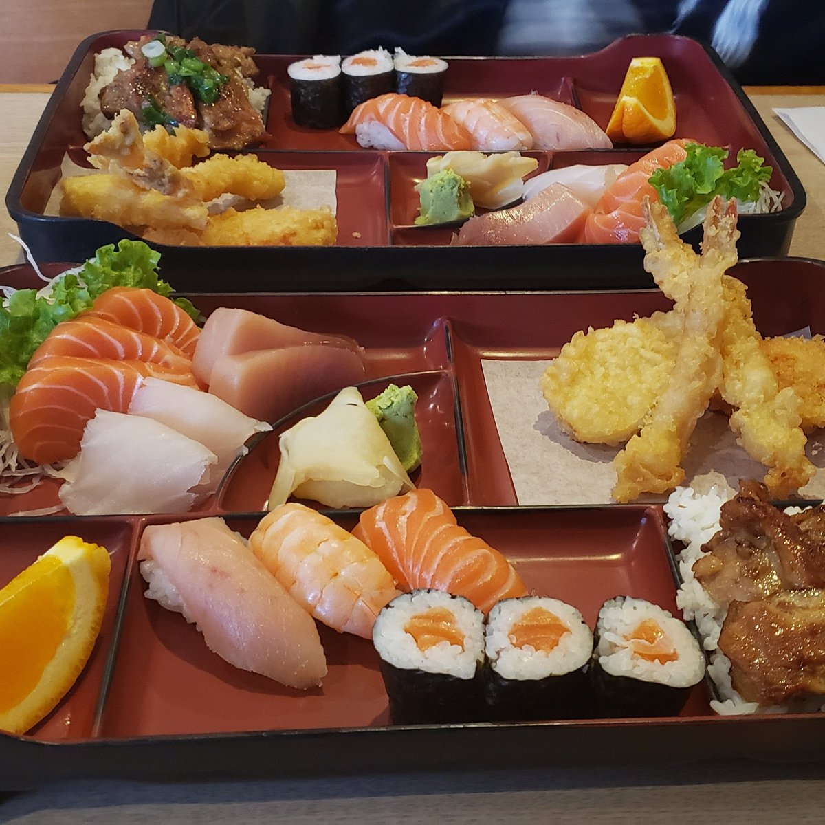 Lunch recommendation! Japolo Sushi has THE best sushi boxes around.

It's so hard to order anything else on the menu (even though it all looks so good) when they have these incredible lunch combos available. Available from 11am to 2 pm.

#uniquelycool #visitnorthroad #japolosushi