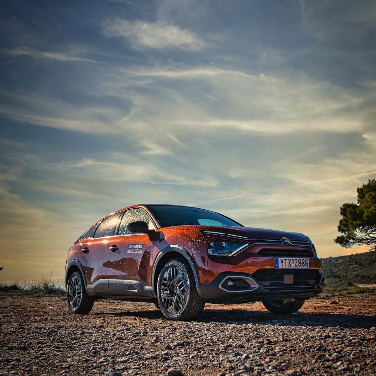 GSargiannidis's tweet photo. That’s the new Citroen C4 C-Cross. Do you dig it? @Citroen #citroen #citroenc4ccross #newc4ccross https://t.co/f8tZfK2ZbV