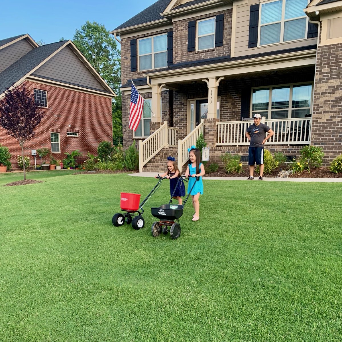 yardmastery's tweet photo. #TGIF #FamilyFriday Now that's one proud dad! What a great Kodak moment, Matt! Your Tifway419 was looking awesome last year!
.
Be inspired by other DIYers. #DIYfirst
.
#yardmastery #lawncare #proudmoments #enjoythemow #lawncarenut #lawns #kodakmoment #greengrass https://t.co/mtq2MEovo1