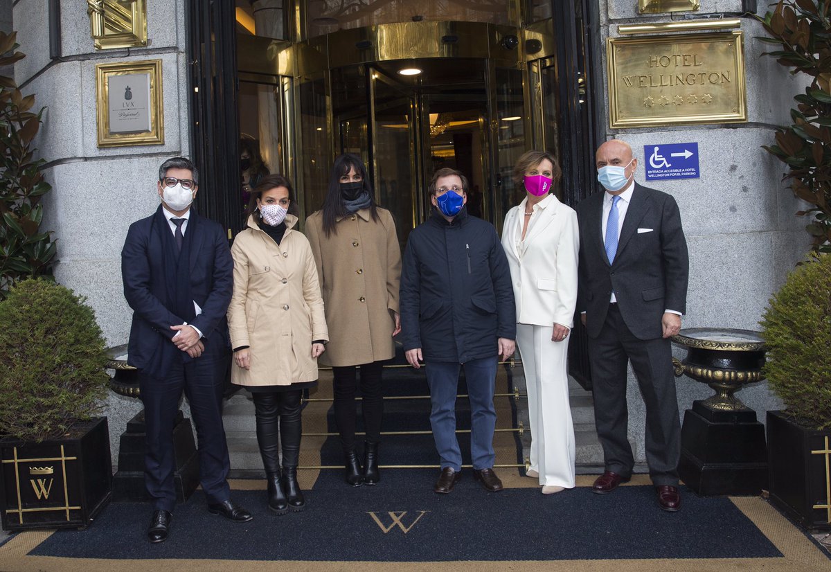 MAMENCOMUNICA's tweet image. Hoy hemos tenido la inauguración @HotelWellington #Madrid 
Gracias @AlmeidaPP_  @begonavillacis 

Tras casi un año cerrado el Hotel 🏨 abrió sus puertas y lo hace con mucha ilusión y una nueva cara. 
Os invitamos a que paséis a descubrirlo
C/ Velazquez 8 

@FbDvg @ChefLibrero