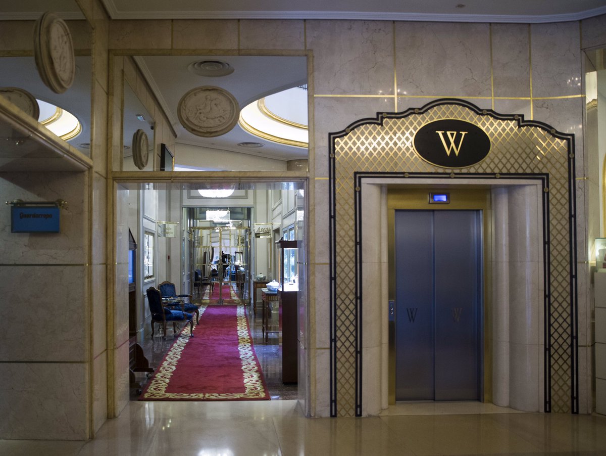 MAMENCOMUNICA's tweet image. Hoy hemos tenido la inauguración @HotelWellington #Madrid 
Gracias @AlmeidaPP_  @begonavillacis 

Tras casi un año cerrado el Hotel 🏨 abrió sus puertas y lo hace con mucha ilusión y una nueva cara. 
Os invitamos a que paséis a descubrirlo
C/ Velazquez 8 

@FbDvg @ChefLibrero