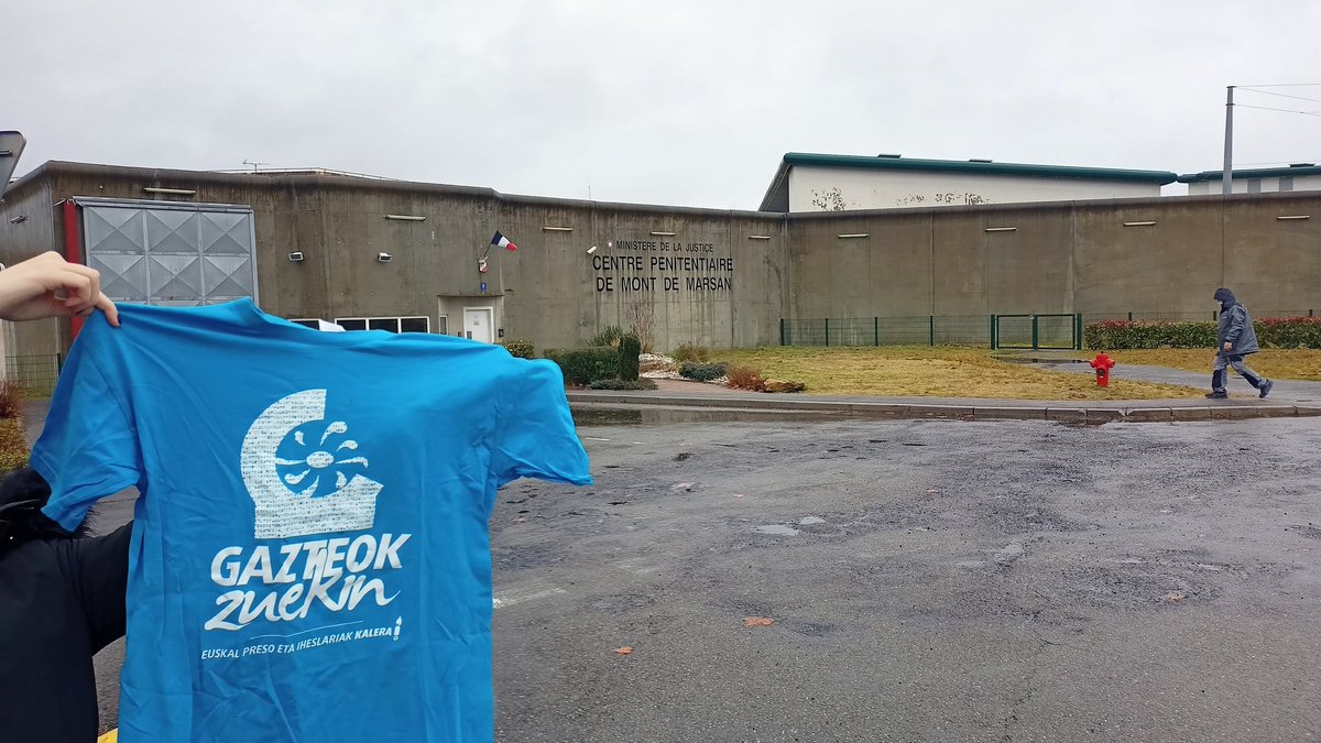 Geure herritxarra dan Aitzol Etxaburu bisitxa dou Mont de Marsanen. 

Elkartasune, maitxasune eta konpromisu adierazi dotzau. Gaztiok be bidi ga ta preso, iheslai eta deportau politikuk etxeratu arte burrukan jarraitxukou! 

Zuek barrutik eta guk kanpotik! ↗️♥️↙️

#gazteokzuekin