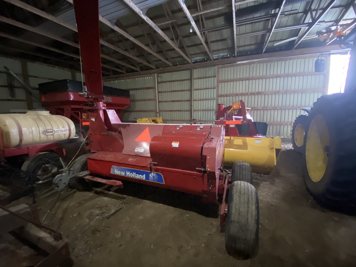 evdeg's tweet photo. 2014 New Holland FP240 Harvester for sale. Includes 9 foot hay pickup, 3 row corn head, processor. New knives and wear parts recently replaced. Ready to chop. $56,000 OBO. RTs appreciated. https://t.co/8ocURMkeyh