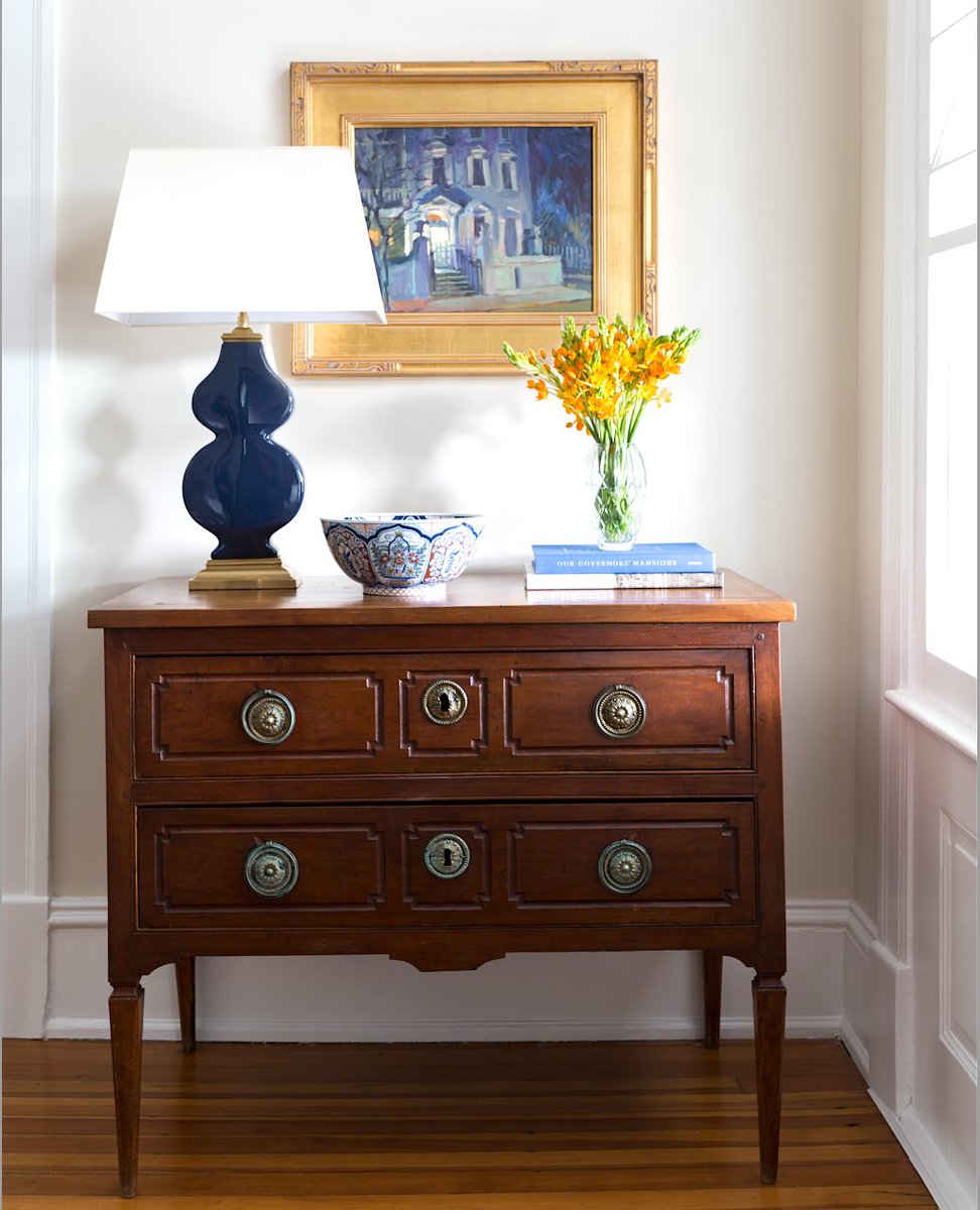 You only need a few loved objects to perfect your accessorizing. #styling #accessories #homedecor #dcdesigner #interiordesign