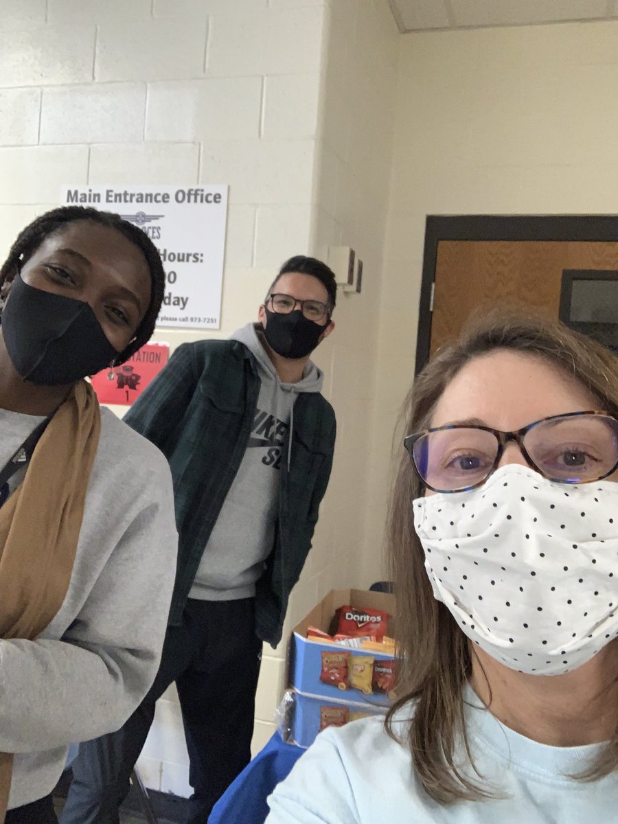 WichitaEastIB's tweet image. Look who it is😀IB seniors!! #coolkeychains