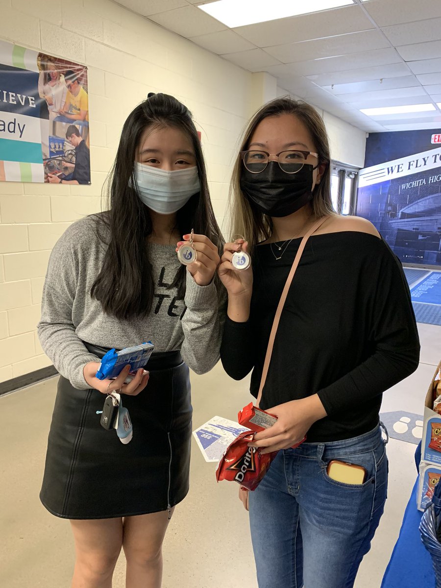 WichitaEastIB's tweet image. Look who it is😀IB seniors!! #coolkeychains