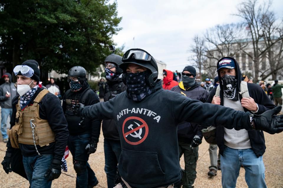 #Facebook Gives FBI Private Messages Of Users Discussing Capitol Hill Riot. (Forbes) #SocialMedia #Politics https://t.co/fsW2eRrabQ https://t.co/B4cyAuF3UU