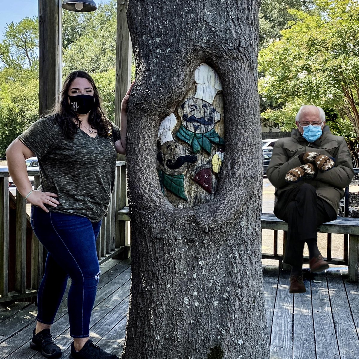 Bernie said he ❤️’s pizza too! #salandmookies #BernieSandersMittens